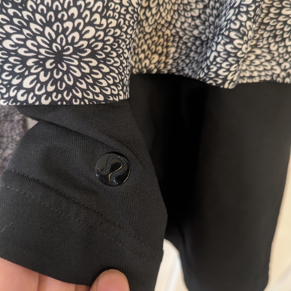 Lululemon Bust a Move Plush Petal Floral Black White Zip Jacket - Picture 5 of 8